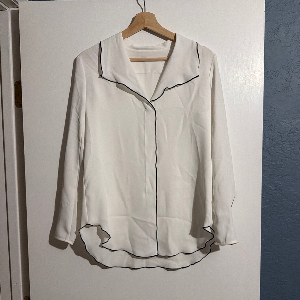 Babaton Aritzia Rena Shirt in White with Black Piping Trim Women's Size Small